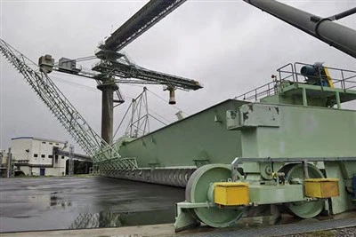 هل يمكن استخدام الناقل اللولبي للمواد ذات اللزوجة العالية؟